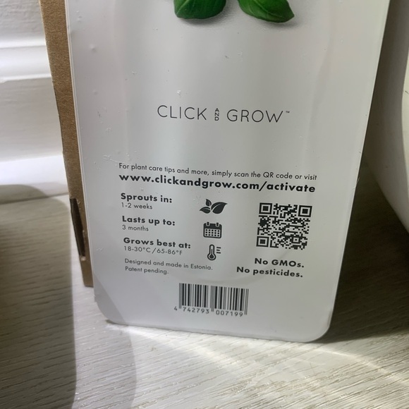 Click and Grow White‎ Smart Garden 3 Indoor Herb Garden - Picture 9 of 9